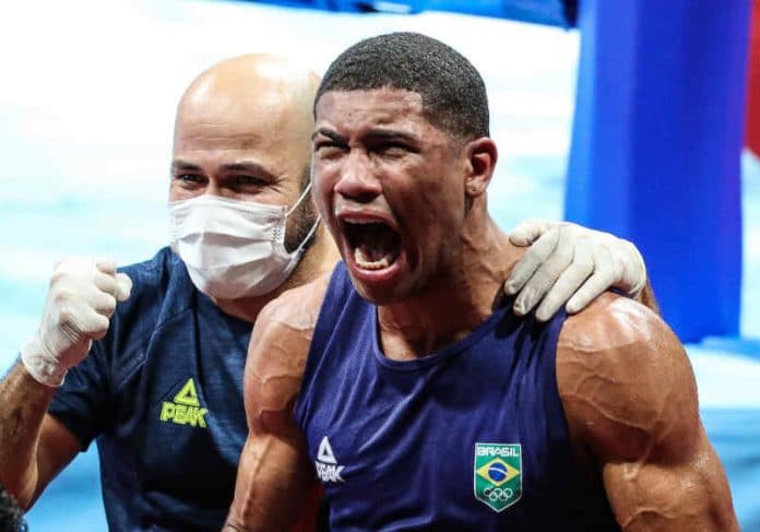 Baiano Hebert prometeu e é campeão do boxe com medalha de ouro