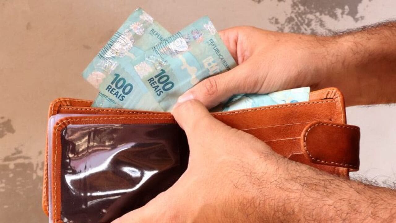 Dinheiro: Primeira parcela do décimo terceiro deve ser paga até esta quinta-feira
