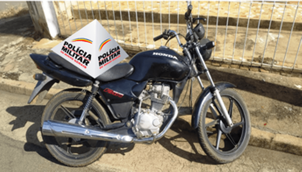 MOTOCICLETA FURTADA É LOCALIZADA PELA PM E MENOR APREENDIDO EM TRÊS PONTAS
