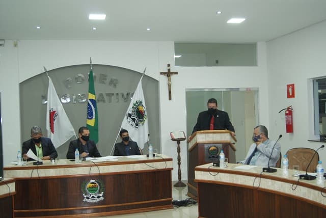 Primeira sessão da Câmara é marcada por agradecimentos e comprometimento