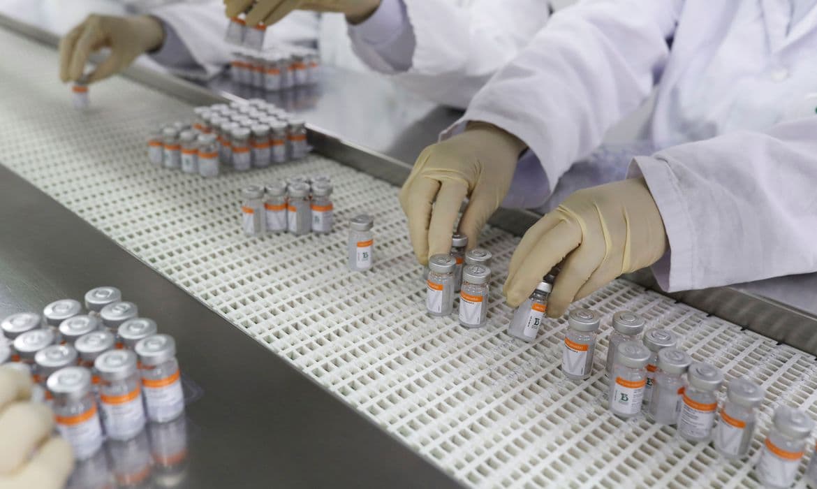 BOA NOTÍCIA: Chegam a Guarulhos mais 2 milhões de doses de CoronaVac