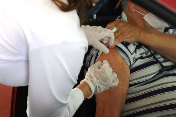 Três Pontas e outras cidades do Sul de Minas antecipam aplicação da dose de reforço para quatro meses