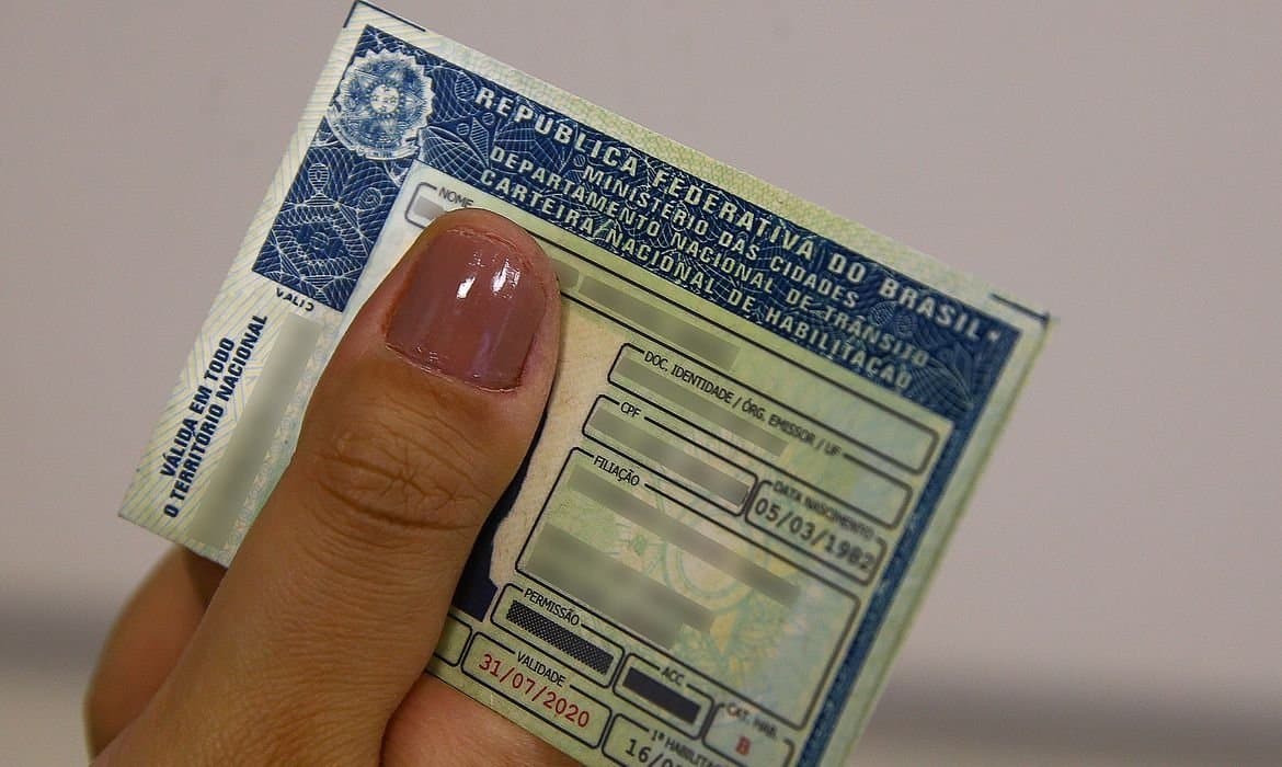 Contran restabelece prazo de 12 meses para tirar a CNH: entenda melhor