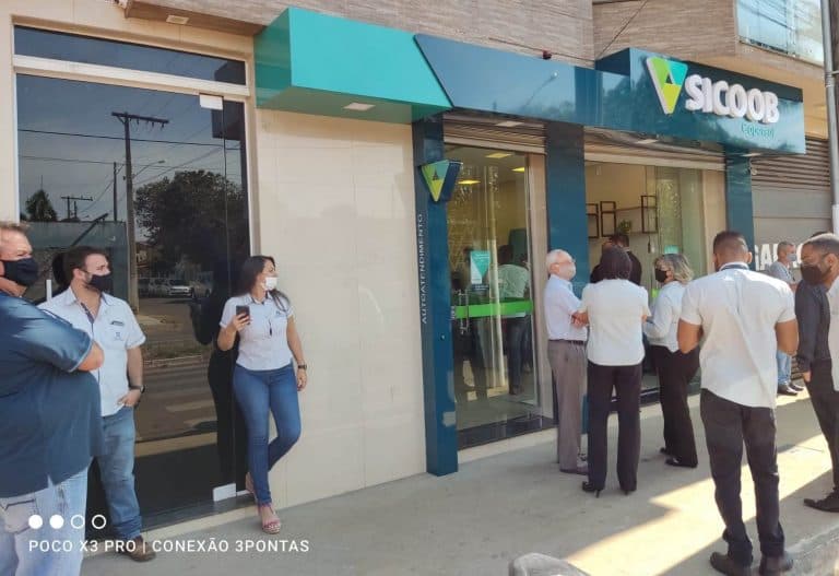 SICOOB VALORIZA E PRESENTEIA AS MULHERES