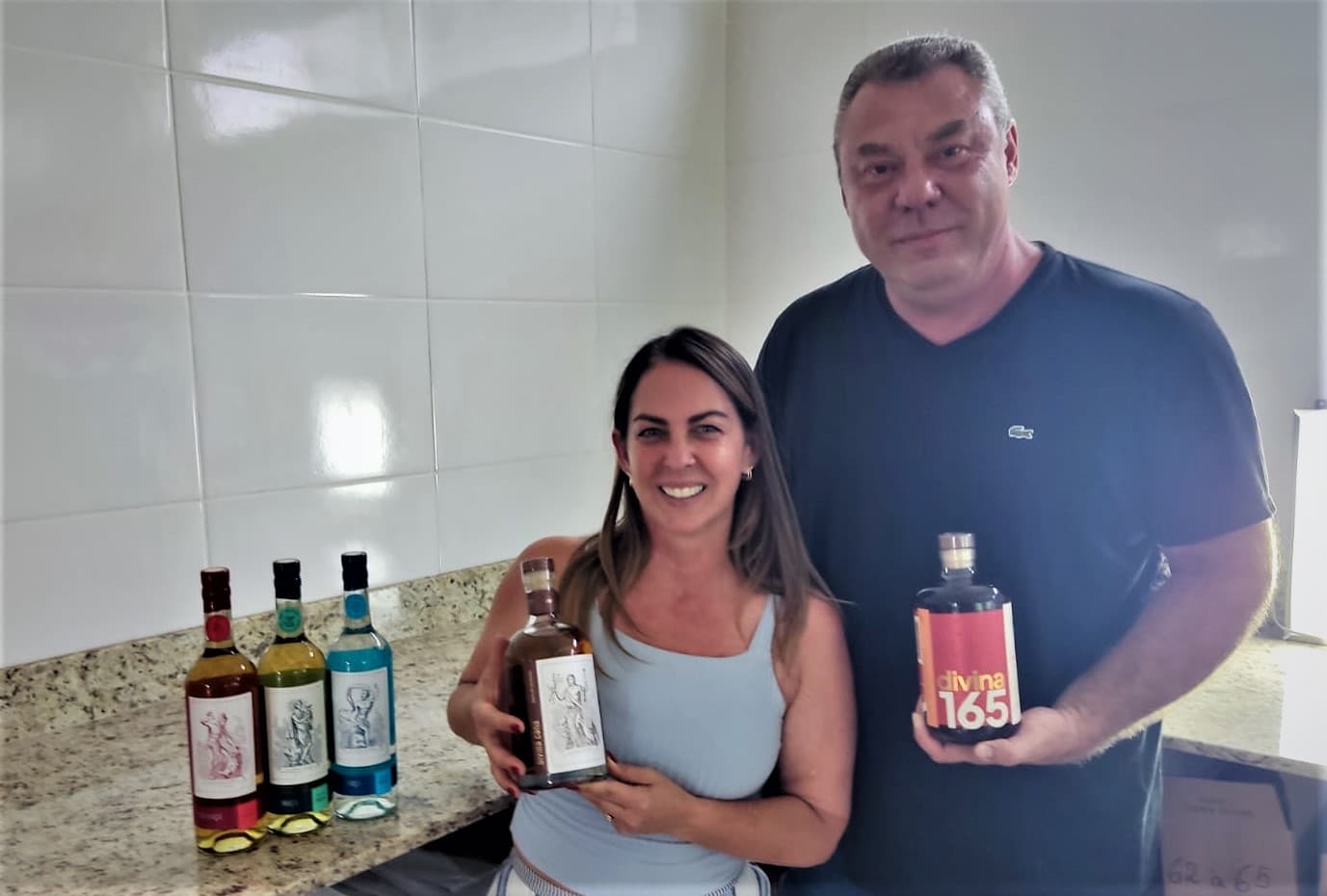 CACHAÇA DIVINA CANA COLOCA TRÊS PONTAS NA ROTA DAS MELHORES BEBIDAS DO BRASIL