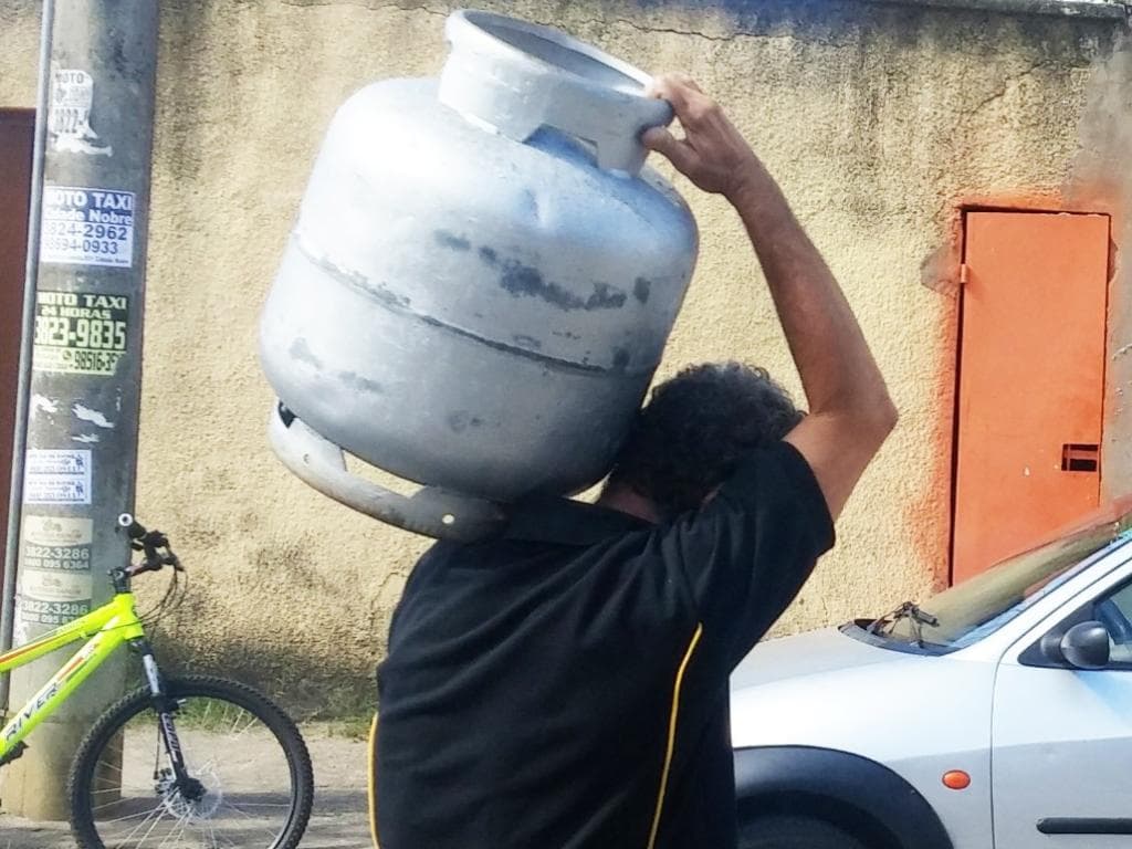 Gás de cozinha supera recorde de preço em 71 cidades brasileiras; Em TP tem empresa com gás bem mais barato!