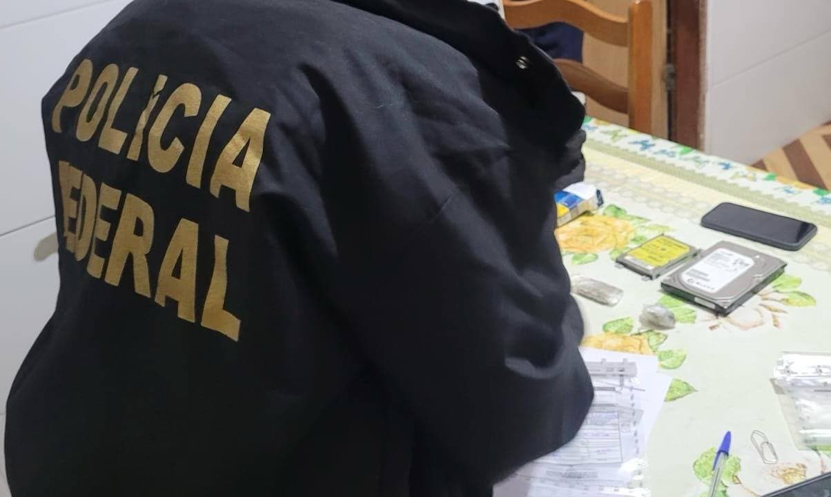 POLÍCIA FEDERAL CUMPRE MANDADO DE BUSCA CONTRA CRIME DE ÓDIO AOS JUDEUS E APOLOGIA AO NAZISMO EM TRÊS PONTAS